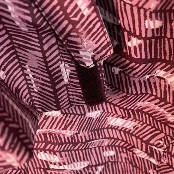 The North Face Women's Burgundy Patterned Raincoat - Picture 4 of 9